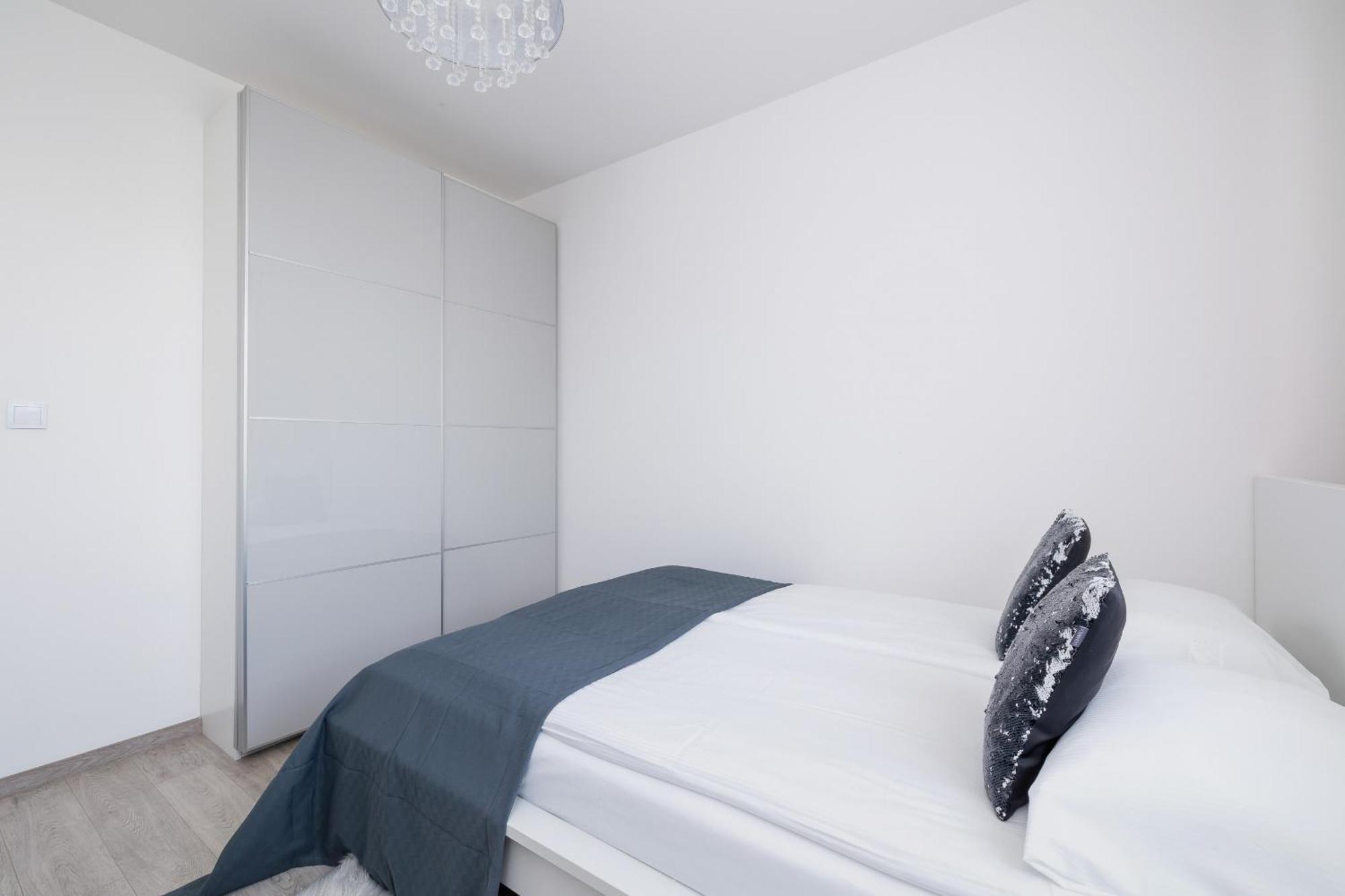 Cracow Pradnik Spacious & Family Apartment With 3 Bedroom By Renters Prestige Krasków Εξωτερικό φωτογραφία